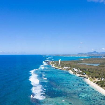 Eastern Blue Beachfront Luxury Apartment Poste Lafayette Bagian luar foto
