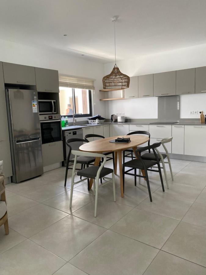 Eastern Blue Beachfront Luxury Apartment Poste Lafayette Bagian luar foto