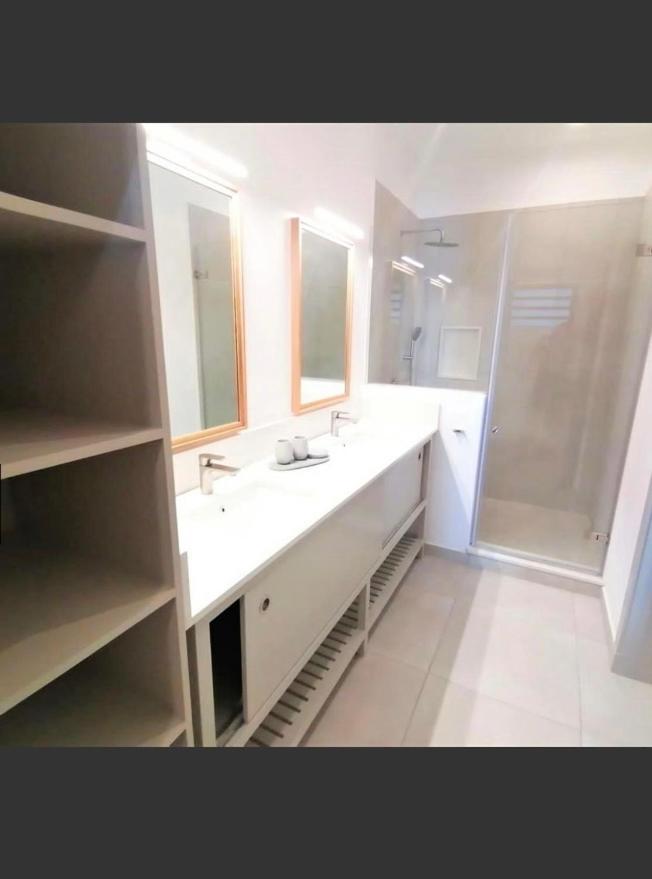 Eastern Blue Beachfront Luxury Apartment Poste Lafayette Bagian luar foto