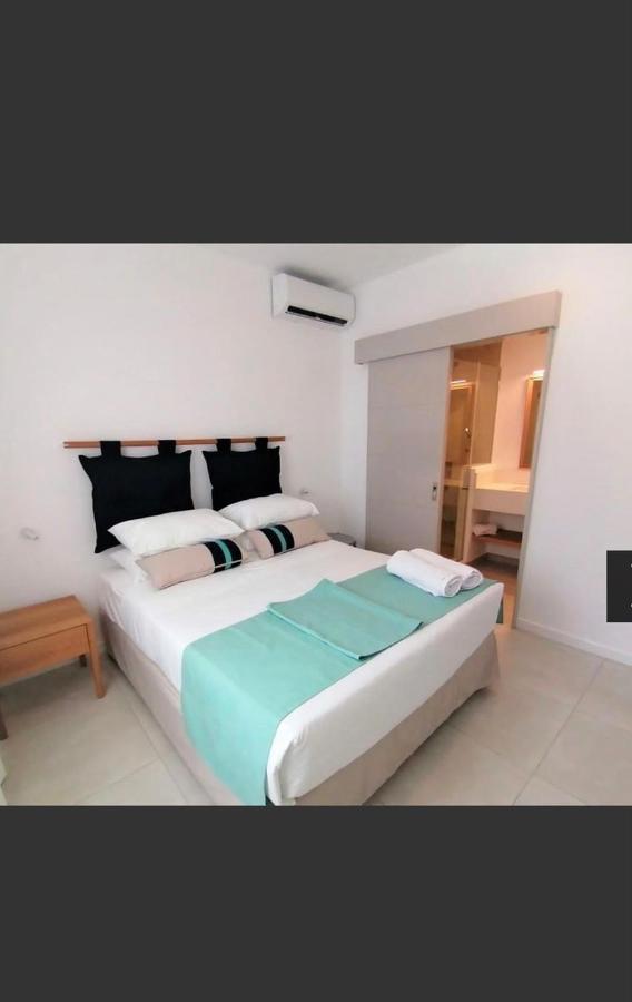 Eastern Blue Beachfront Luxury Apartment Poste Lafayette Bagian luar foto