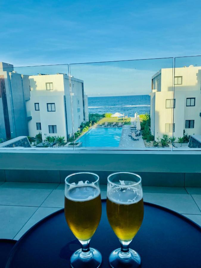 Eastern Blue Beachfront Luxury Apartment Poste Lafayette Bagian luar foto