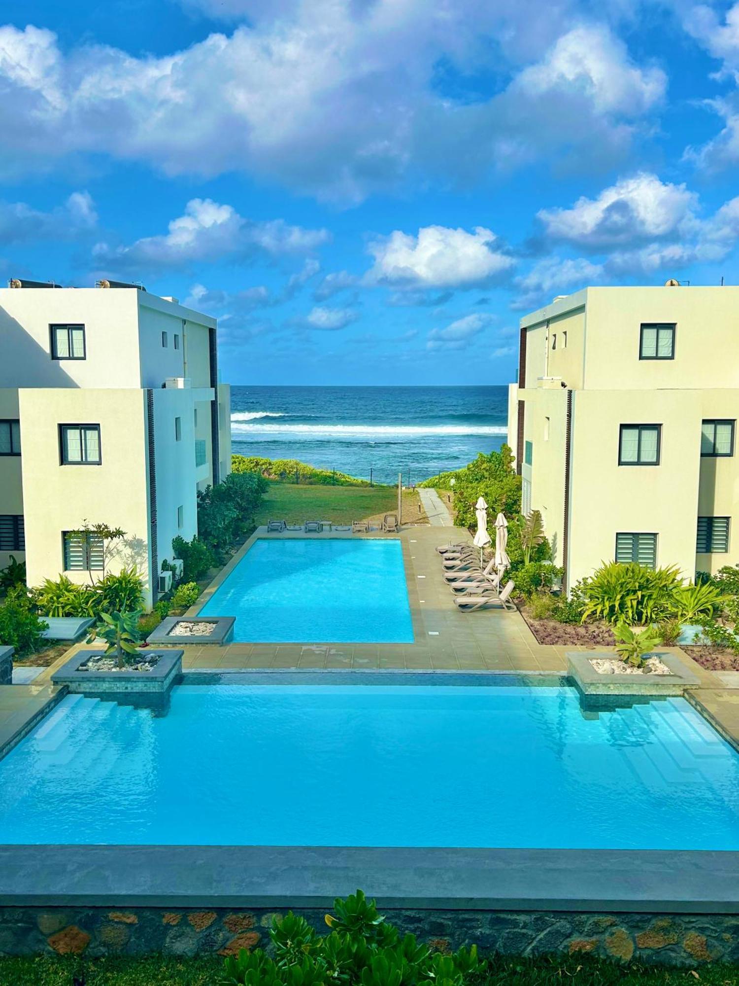 Eastern Blue Beachfront Luxury Apartment Poste Lafayette Bagian luar foto